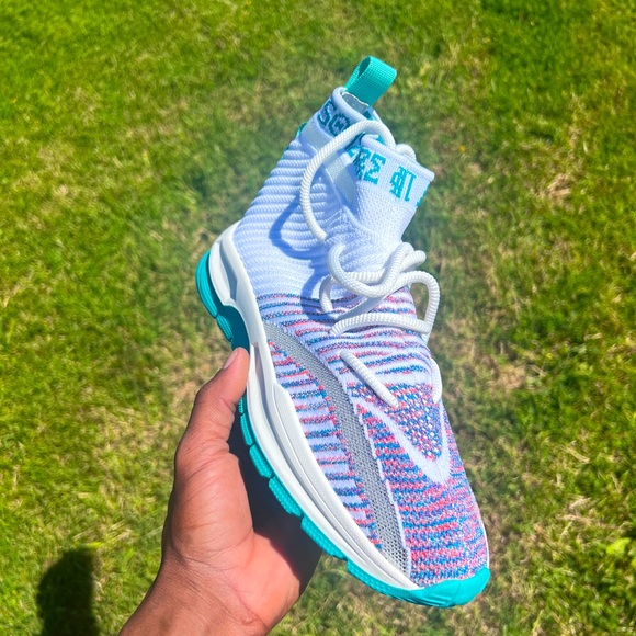 SIA Collective Sock Runners ✈️ FREE SHIPPING - Picture 5 of 9